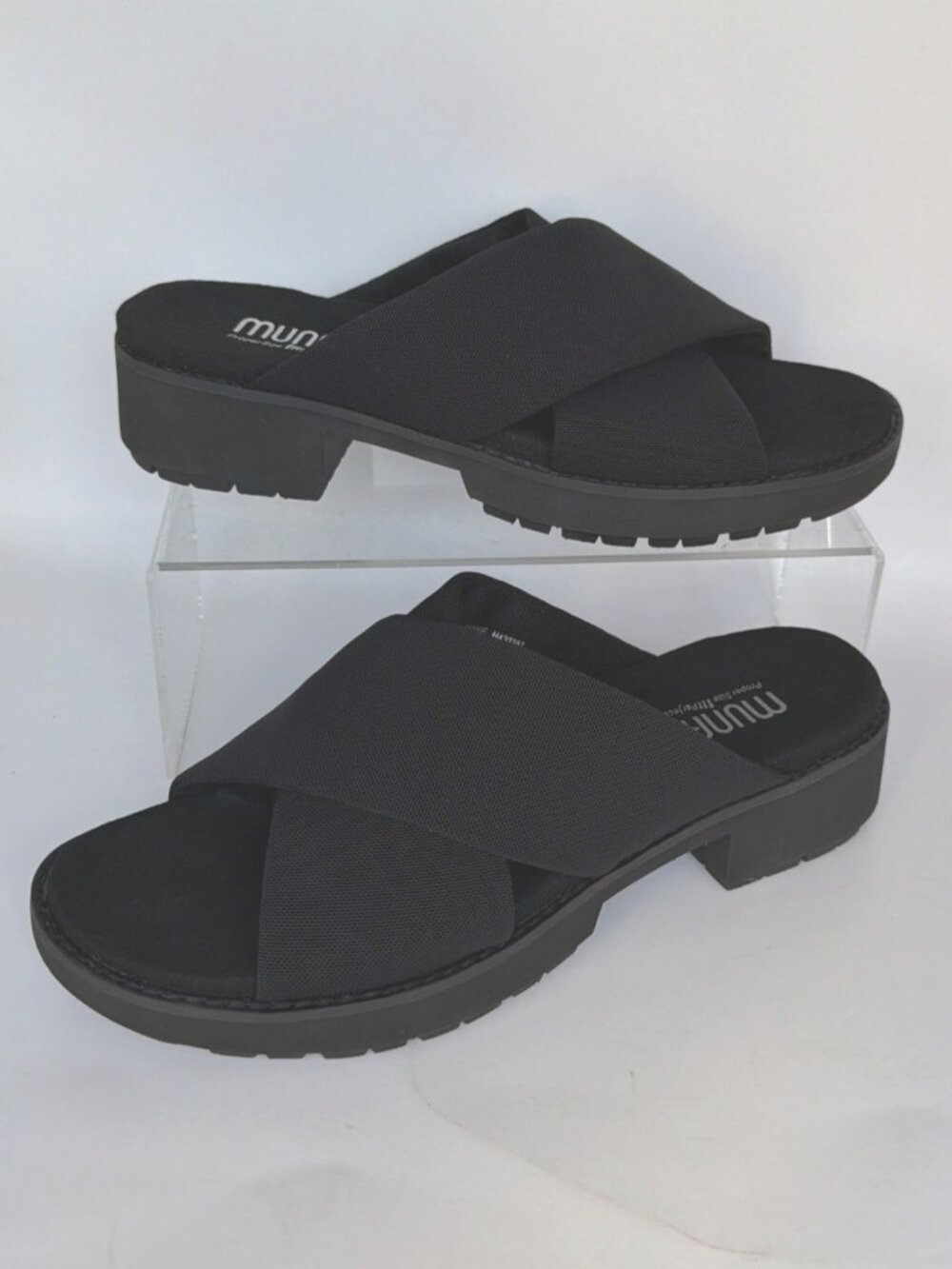 Munro Dekkie Sandals black Low Block Heels Women Size 7.5